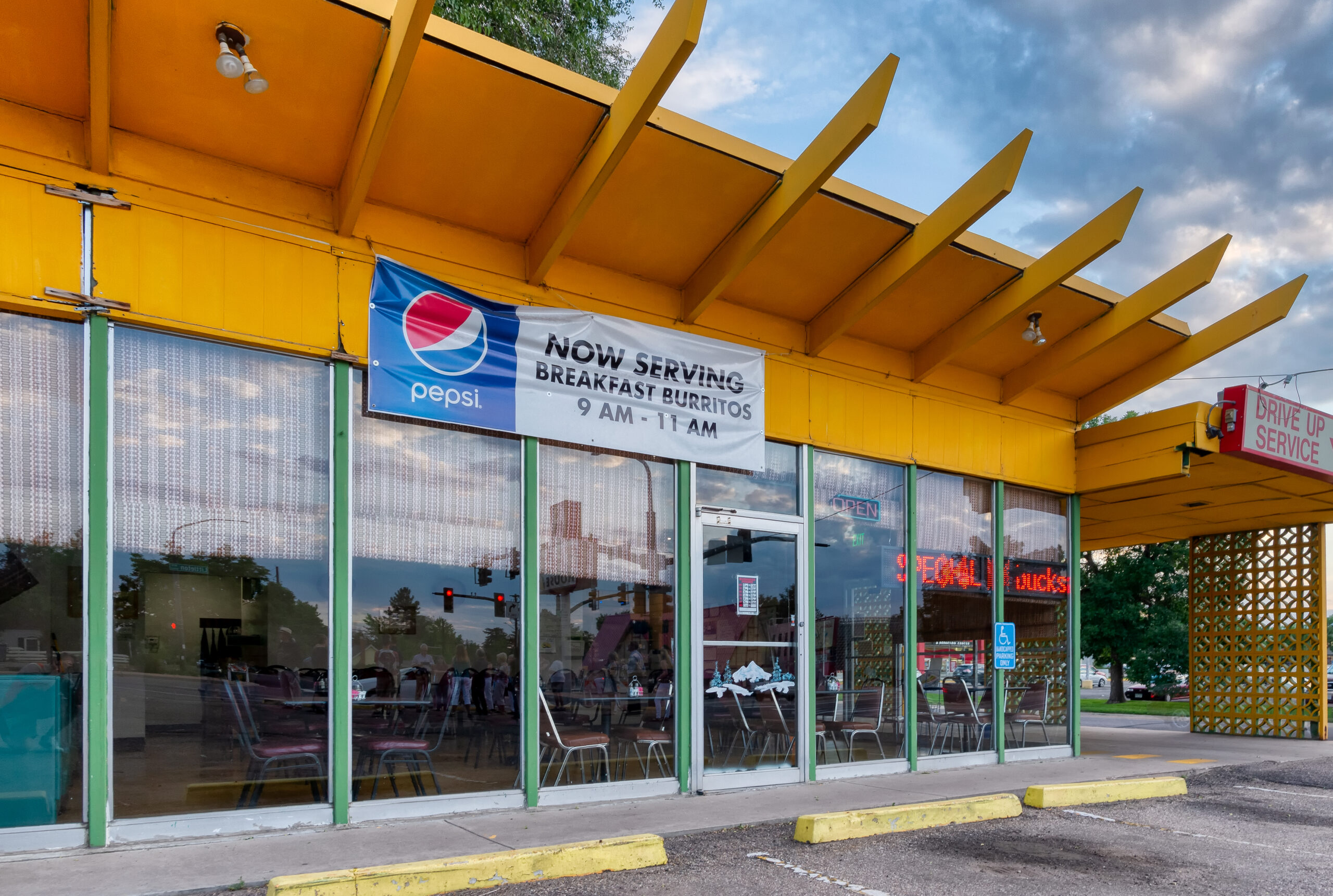 1390 W Littleton BLVD RichΓÇÖs Charco-Burgers- Photo by Atom Stevens -2