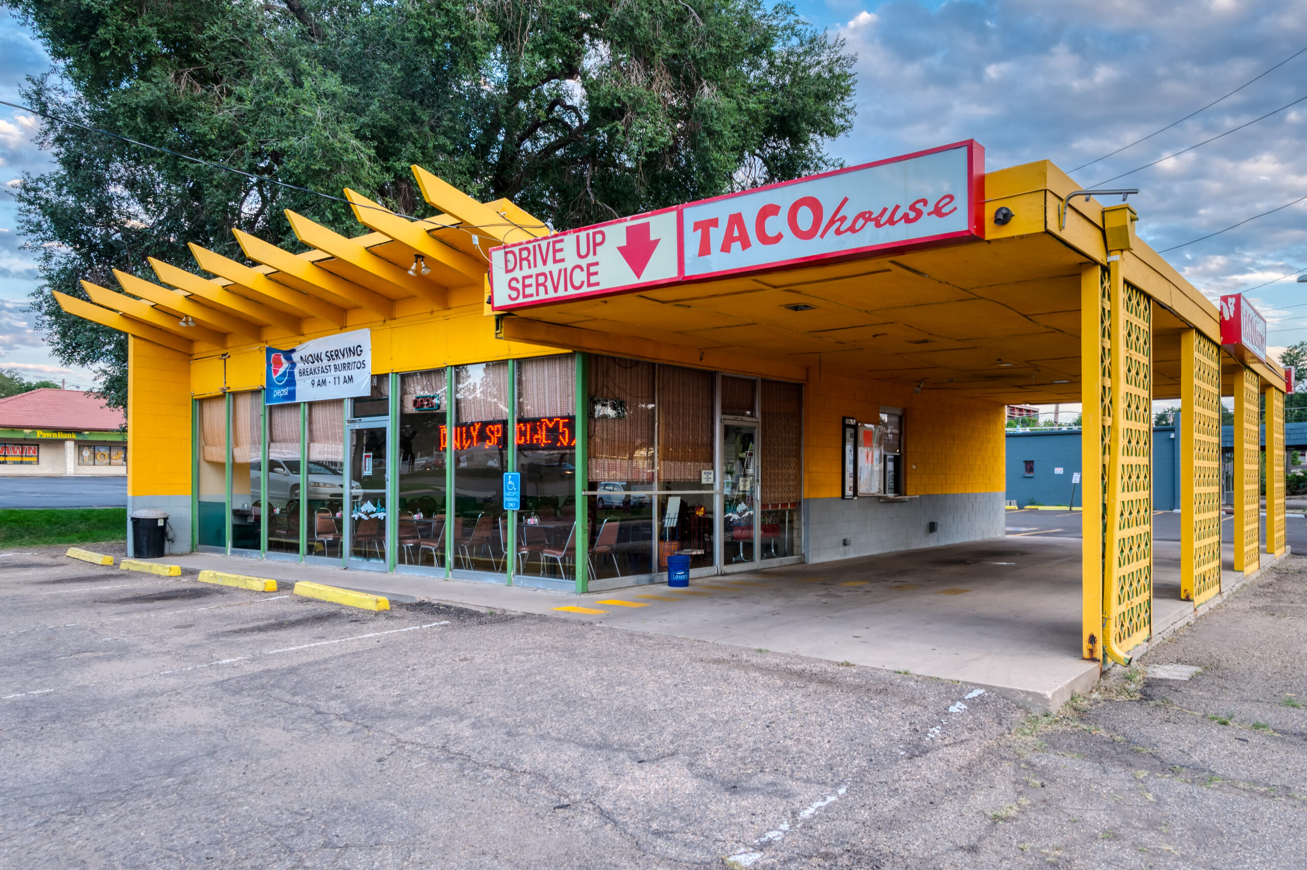 1390 W Littleton BLVD RichΓÇÖs Charco-Burgers- Photo by Atom Stevens -3