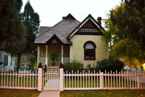 2596 W alamo Leach house facade fb Mike Yost_s