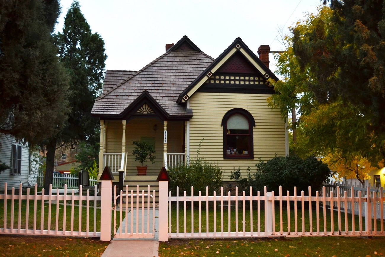2596 W alamo Leach house facade fb Mike Yost_s